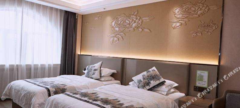 德令哈蓝天白云大酒店(德令哈市中心广场店)图片