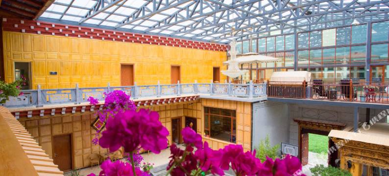 马店·藏式艺术美景度假美宿(香格里拉松赞林寺店)图片