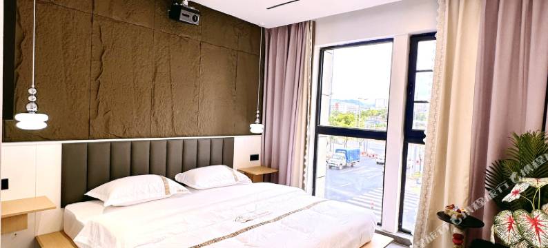 良栖·轻奢美宿(昆明高铁南站店)图片