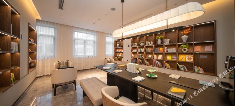 天津五大道外国语大学亚朵酒店图片