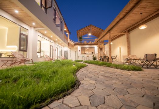 拾悦民宿（特克斯八卦城店）外景图