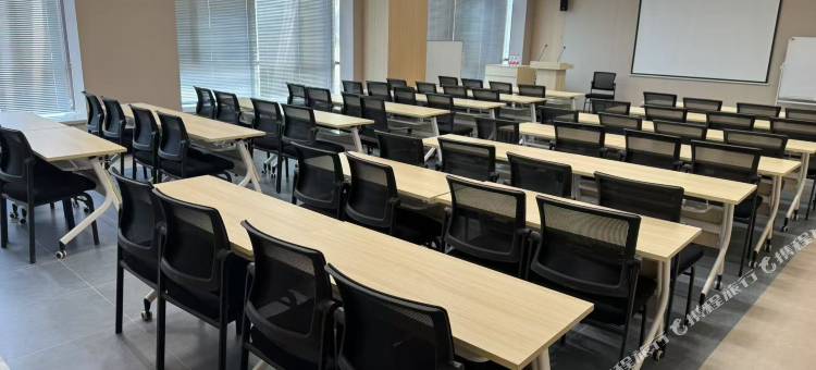 库车步行街五一南路亚朵酒店图片