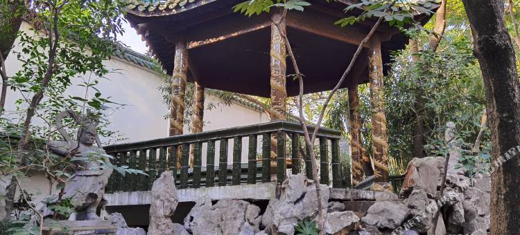 艺龙安云酒店(上海曹安公路定边路地铁站店)图片