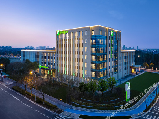 上海滴水湖假日酒店
