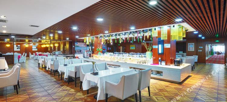 漫葡天沐养颜温泉酒店(看见贺兰演艺小镇镇北堡西部影城店)图片