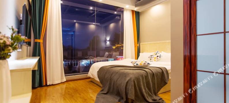 大理鹤锦苑轻奢智能花园美宿(古城南门店)图片