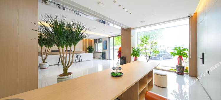 逸睿YIRI酒店(少海湿地公园店)图片