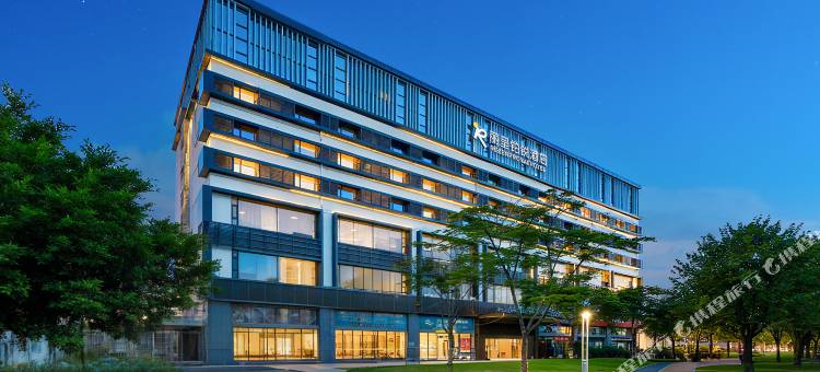 丽呈铂锐酒店(广州白云东平地铁站警官学院店)图片