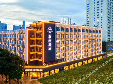 深圳华强北体育中心亚朵酒店