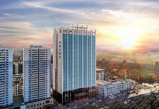 Howard Johnson Plaza Jindi Over view