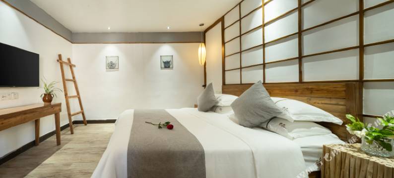 凤凰等李庭院客栈(古城东门店)图片