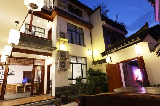 凤凰古城花巷重逢庭院民宿预订价格,联系电话位置地址【携程酒店】