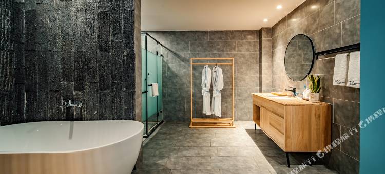 峨眉山印主题山与湖酒店图片