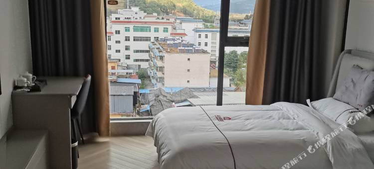 布拖朵洛荷大酒店图片