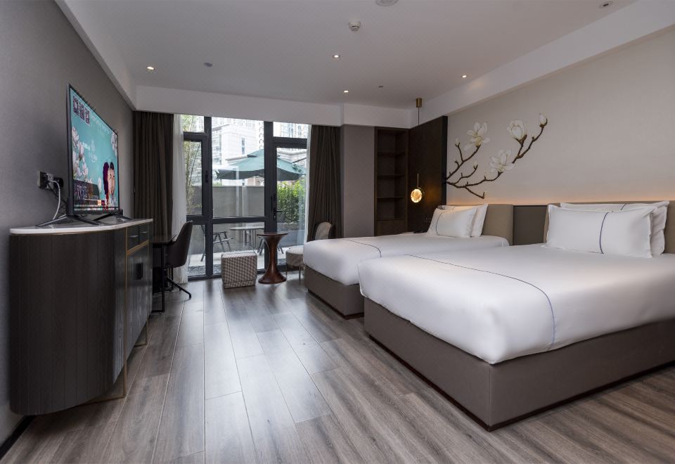 Magnolia Hotel Hotel Overview