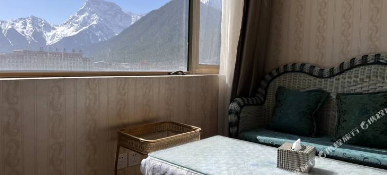 波密华廷酒店图片