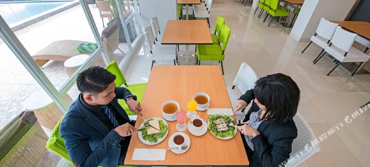 望加锡哈沙努汀维姿普莱姆酒店(Whiz Prime Hotel Hasanuddin Makassar)图片