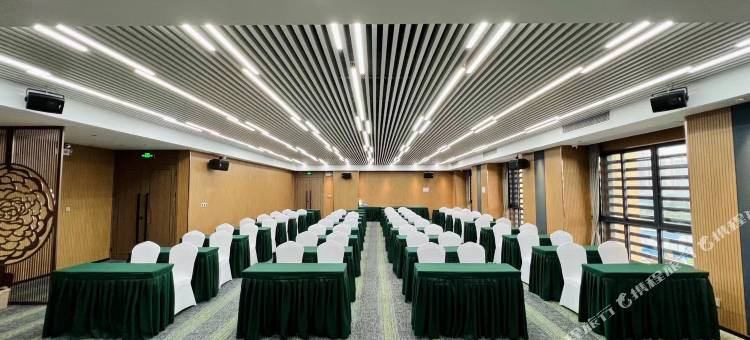 铂顿国际公寓(广州番禺政务中心傍江地铁站店)图片