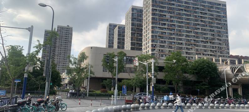 日月星辰公寓(宝山龙湖天街店)图片