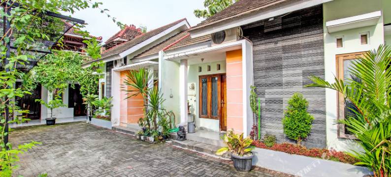 红门酒店吉塔格拉帕拉维罗塔曼(RedDoorz Gita Grha Prawirotaman)图片