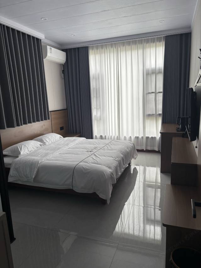 阳光酒店(龙潭峡景区店)