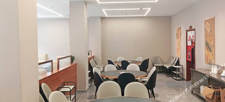 白玉兰酒店(珠峰小镇店)图片