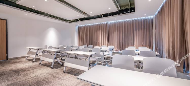 如家精选酒店(乌鲁木齐国际大巴扎人民电影院店)图片