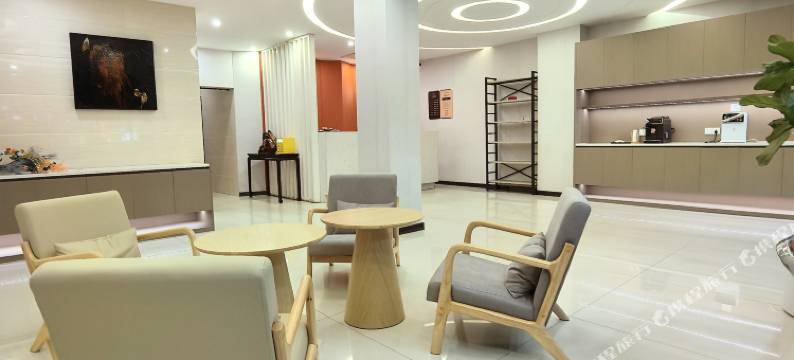 艾里偶寓酒店(三凌广场鲤南美食街店)图片