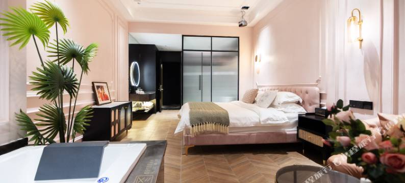 郴州谜图私定酒店(北湖公园步步高新天地店)图片