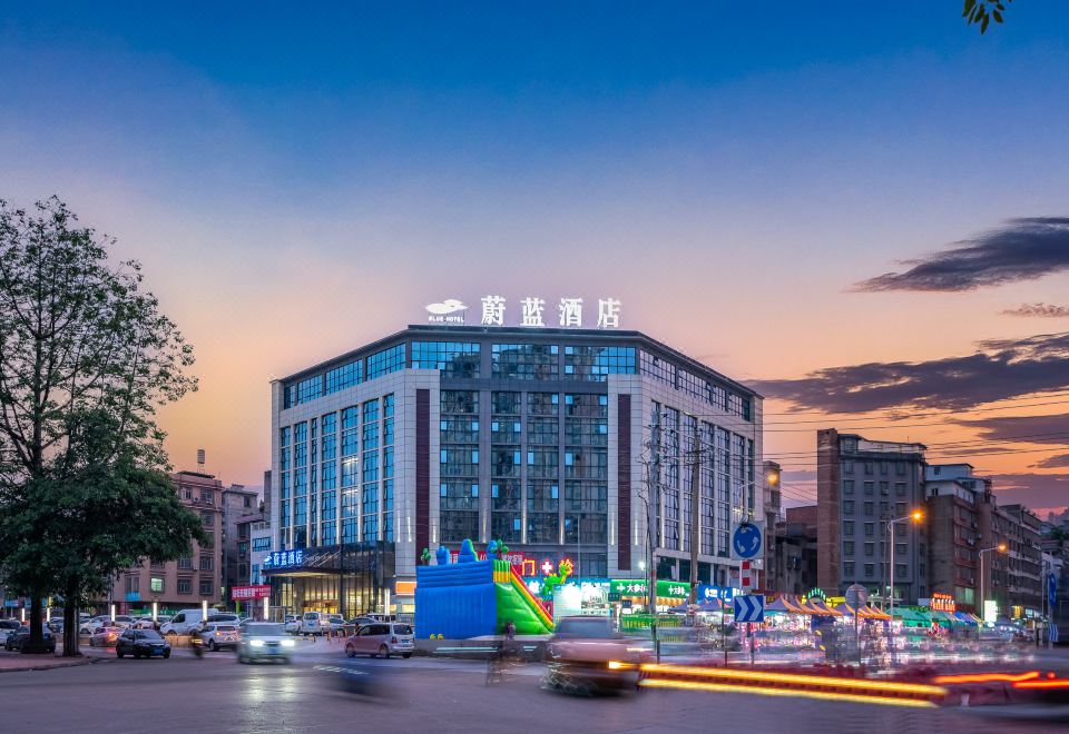 蔚蓝酒店(柳州柳南万达店)外景图