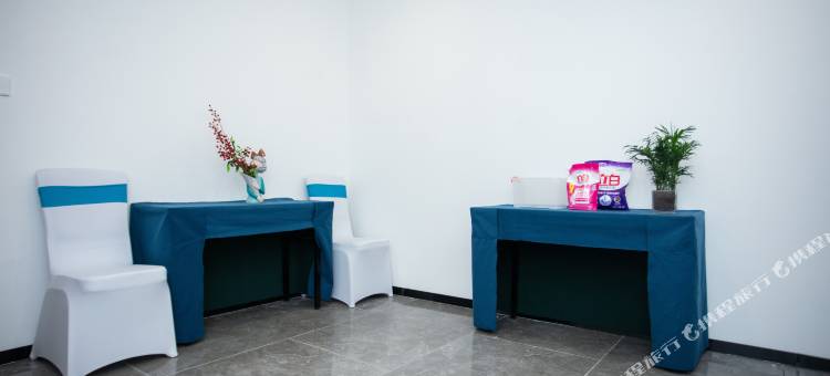 张掖尚景假日酒店(爱琴海购物中心高铁西站店)图片