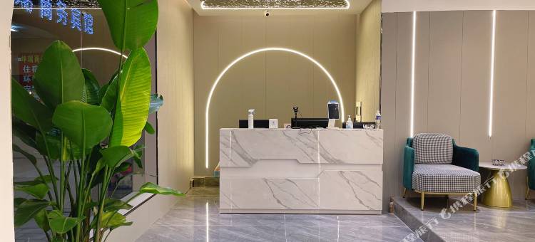 铜锣湾主题酒店(陆良煤炭街店)图片