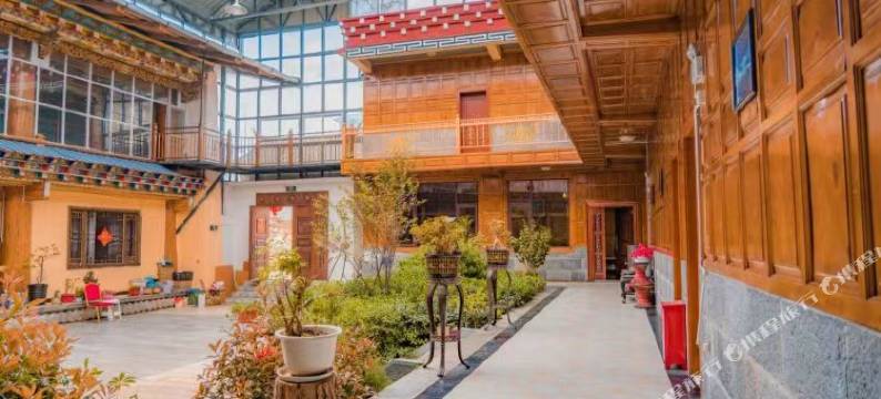 香格里拉尼旺宗别院图片