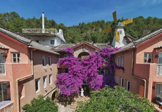 丽江逸人水岸城堡客栈外景图