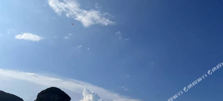 雾漫山野露营基地图片