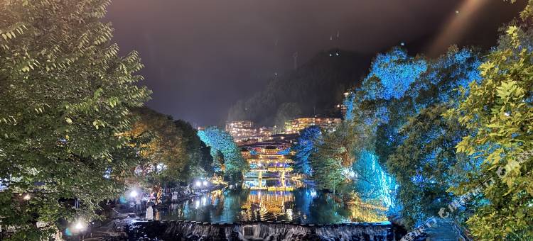 怡景·半山观景美宿(西江千户苗寨六号风雨桥店)图片