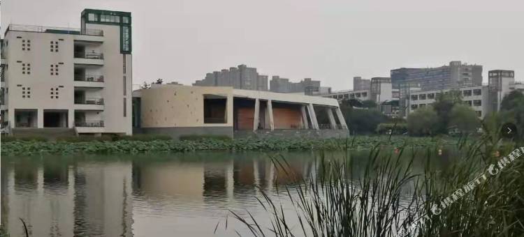 艾斯博格公寓(杭州龙湖紫荆天街三墩地铁站店)图片