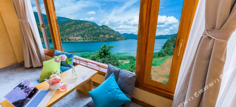 泸沽湖德央度假山庄图片