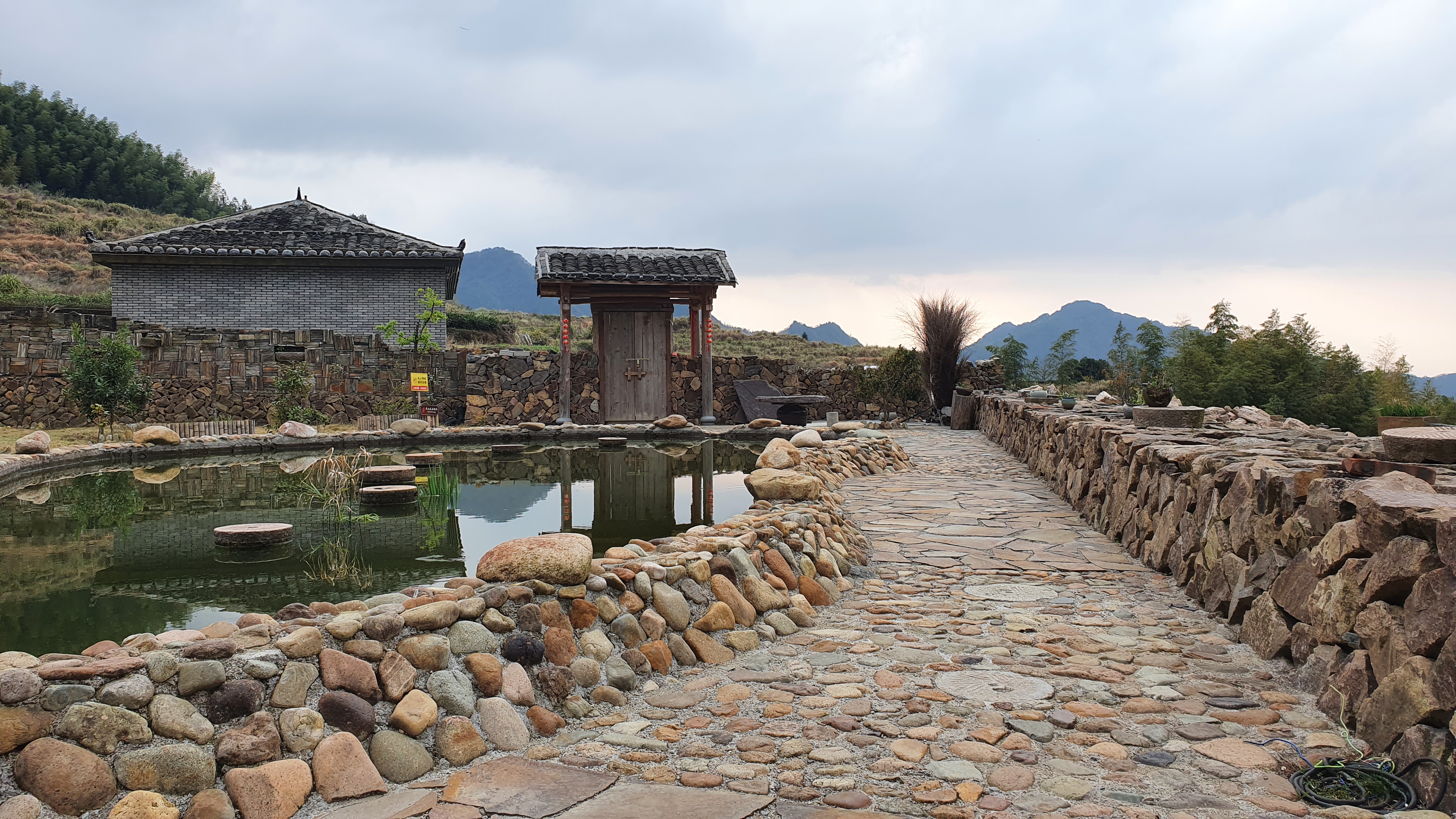 Chenghe County Chouling Cloud Half Room HomestayOver view