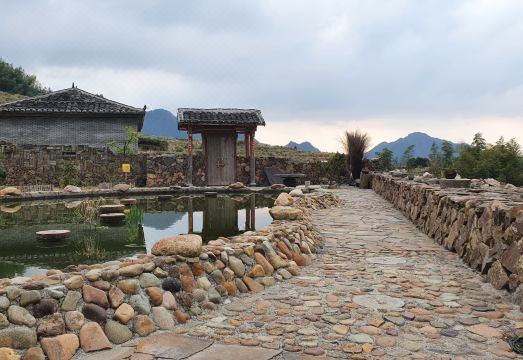 Chenghe County Chouling Cloud Half Room HomestayHotel Overview