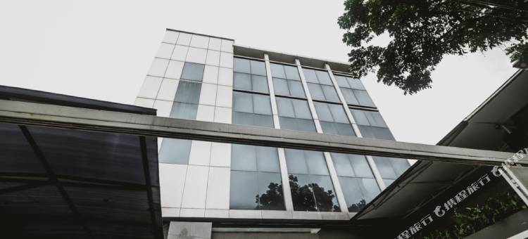 红多兹酒店-近雅加达橘园(RedDoorz Near Kebon Jeruk Jakarta)图片