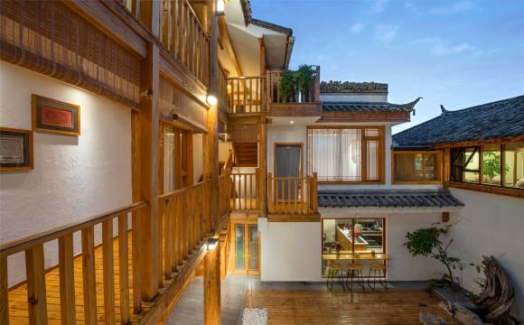 顒顒卬卬yóngyóngángáng·丽江行馆(束河古镇店)