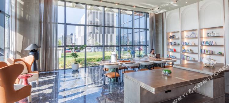 烟台八角湾大学城中建亚朵酒店图片