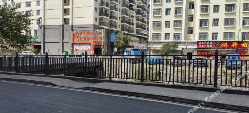 彝良新语民宿(人民医院店)图片