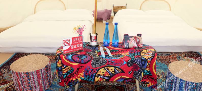 腾格里沙漠沙之缘露营地图片