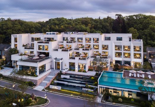 黄石未苏湾花间亭·飞花外景图