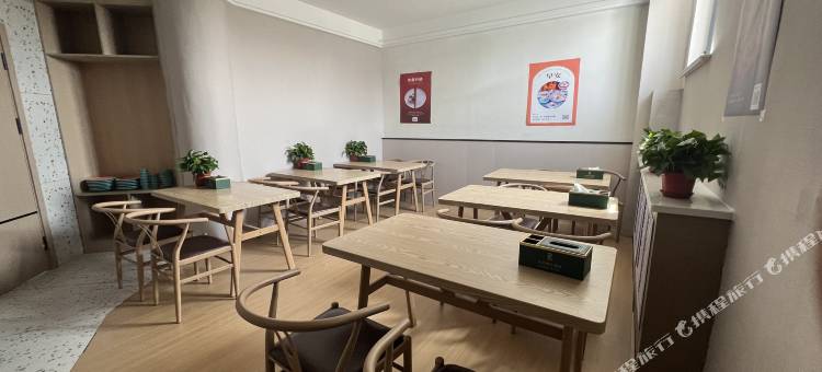 艺龙瑞云酒店(张掖西站钟鼓楼店)图片
