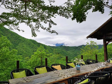 平武花间伴山民宿