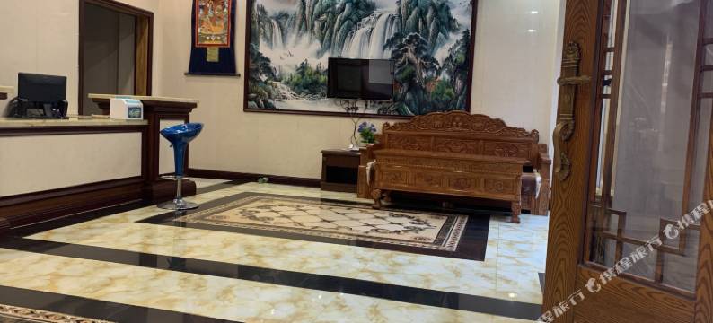 新龙雪域康巴红酒店图片