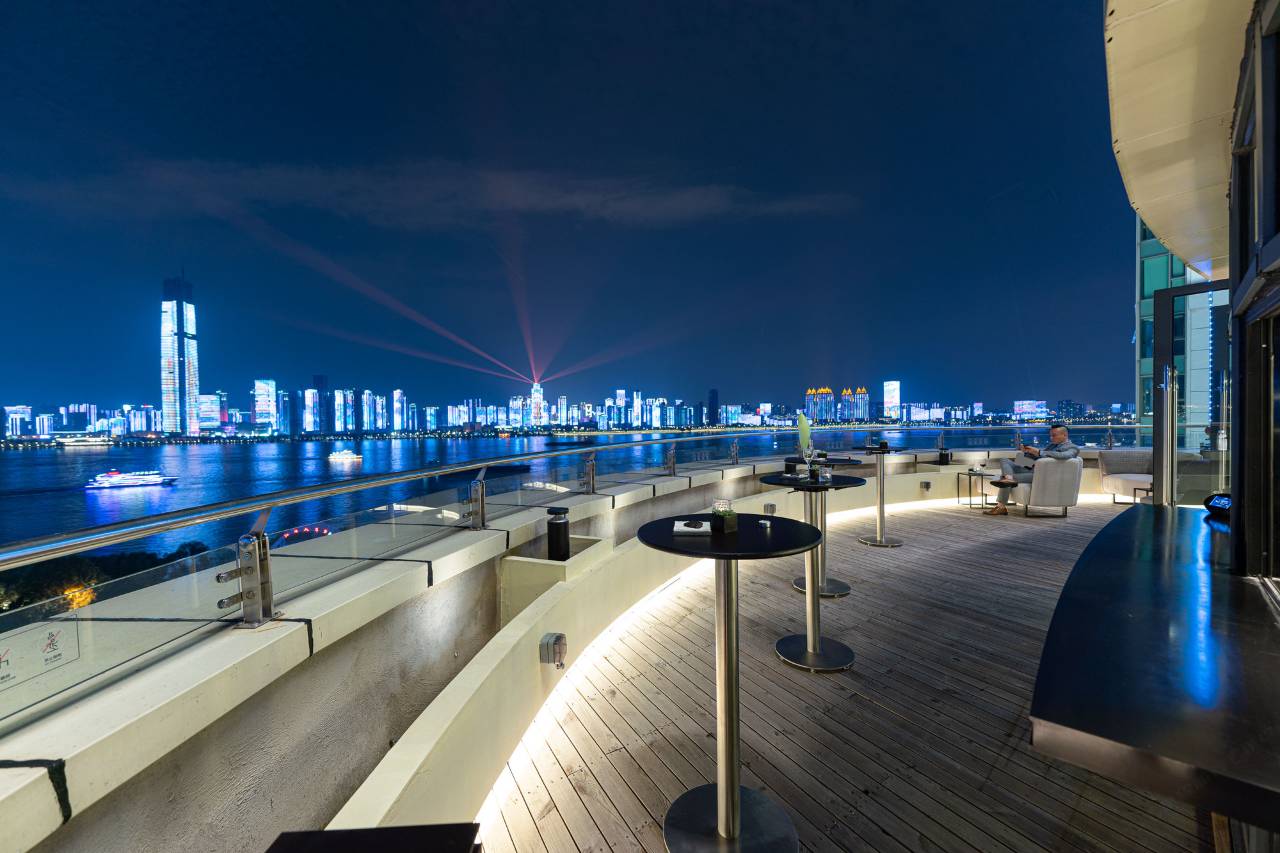 武汉江滩世茂凡象酒店(江汉路步行街店)图片